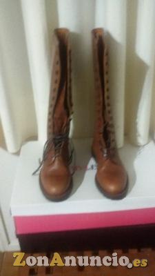 Botas con cordones